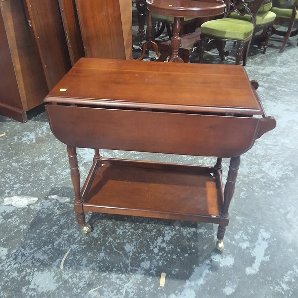 Lot 92 - TRAY MOBILE