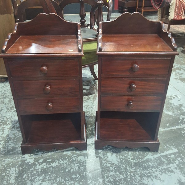 Lot 91 - BEDSIDE DRAWERS