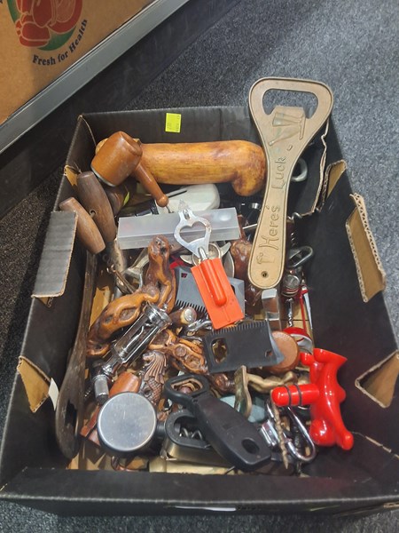 Lot 1291 - BOTTLE OPENERS