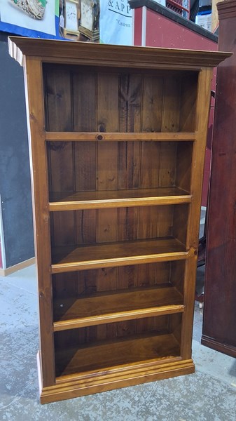 Lot 85 - BOOK SHELF