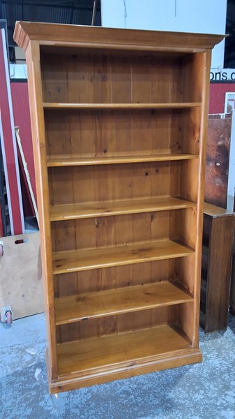 Lot 259 - BOOKSHELF