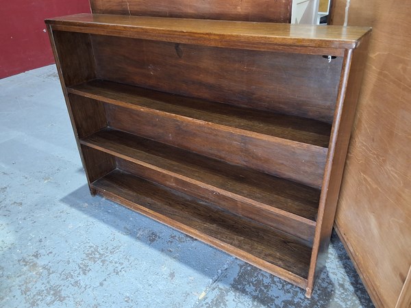 Lot 351 - BOOKSHELF