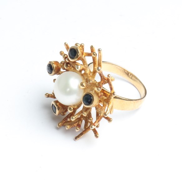 Lot 1058 - SILVER RING