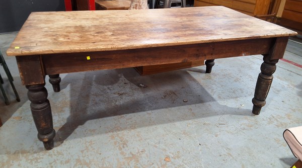 Lot 337 - DINING TABLE