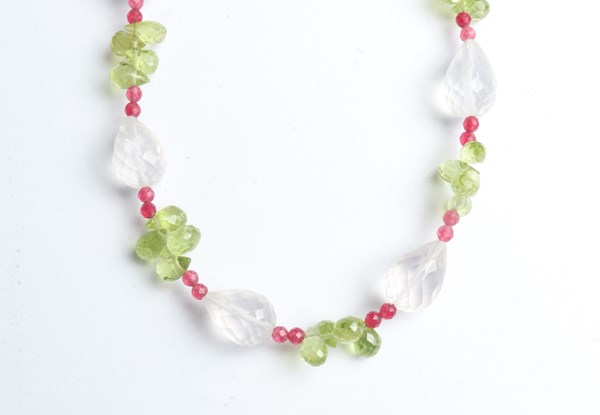 Lot 1045 - GEMSTONE NECKLACE