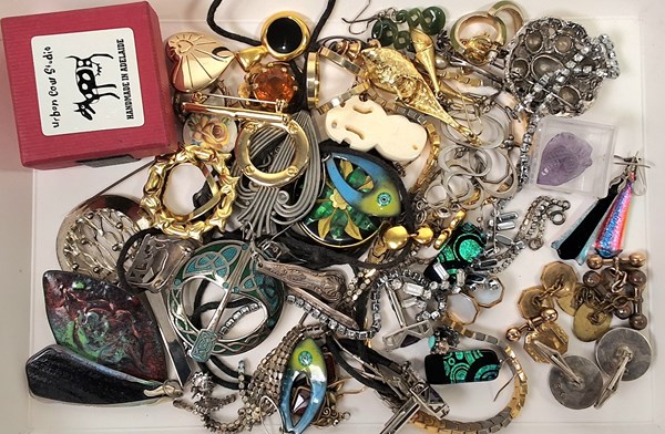 Lot 1091 - JEWELLERY