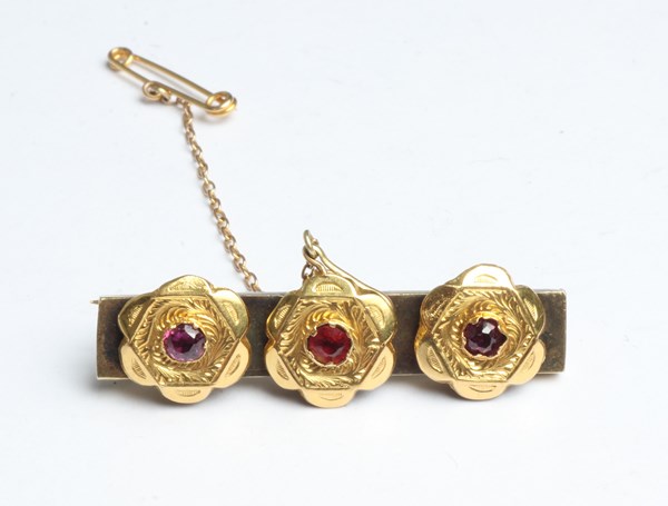 Lot 1022 - BROOCH