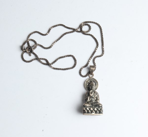 Lot 1084 - SILVER NECKLACE