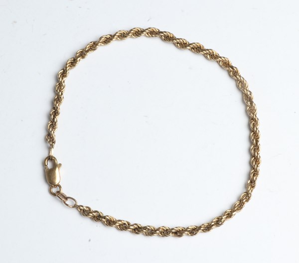 Lot 1027 - GOLD BRACELET