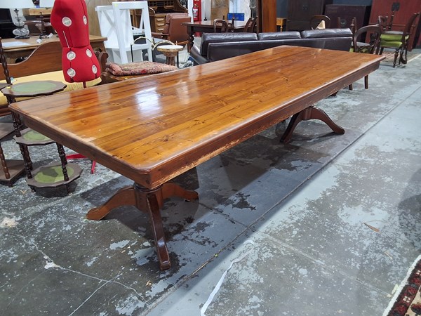 Lot 363 - DINING TABLE