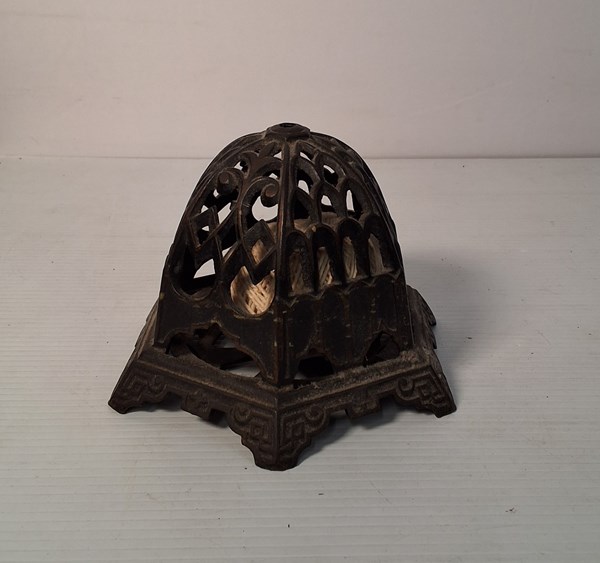 Lot 1214 - STRING HOLDER