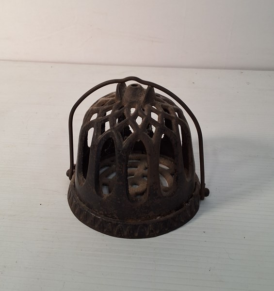 Lot 1193 - STRING HOLDER