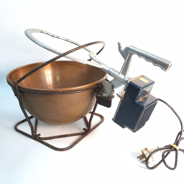 Lot 1344 - VINTAGE SELF STIRRING POT