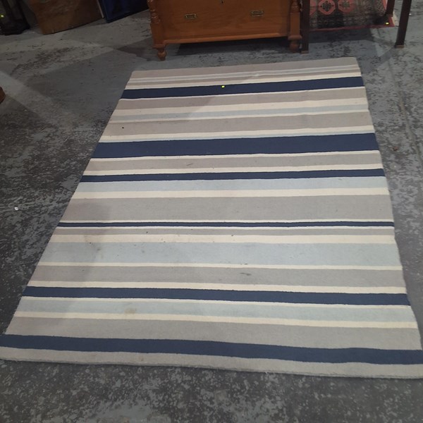 Lot 157 - FLOOR RUG