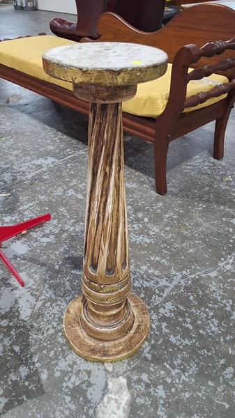 Lot 164 - PEDESTAL