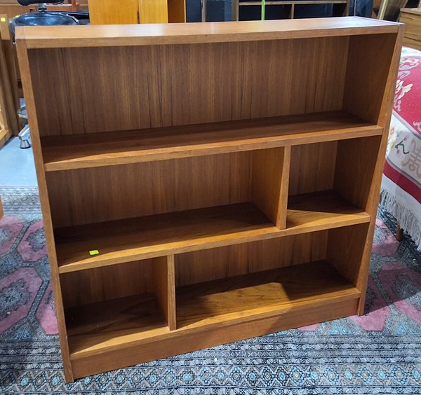 Lot 35 - MACROB BOOKSHELF