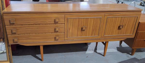 Lot 17 - SIDEBOARD