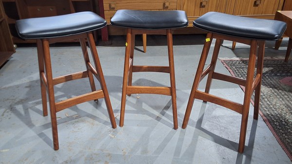 Lot 16 - BAR STOOLS