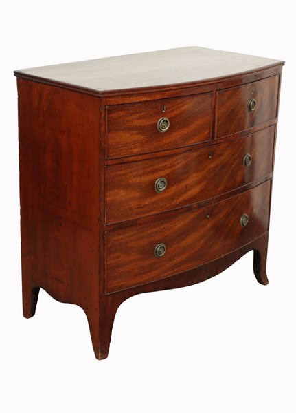 Lot 22 - GEORGIAN CHEST OF DRAWERS