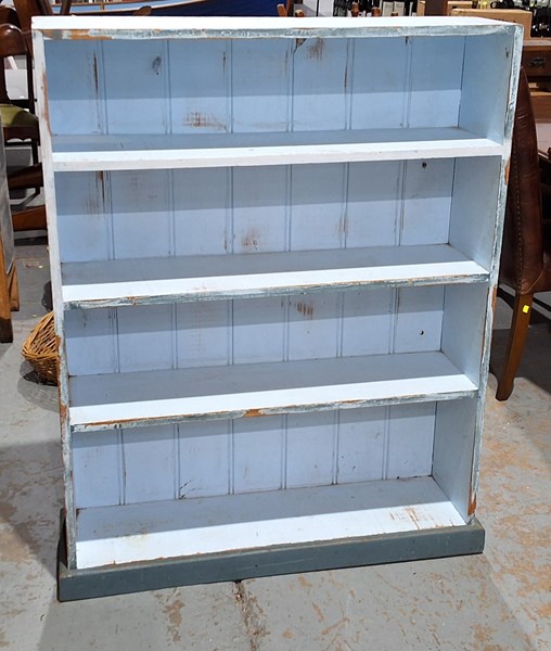 Lot 326 - BOOKSHELF