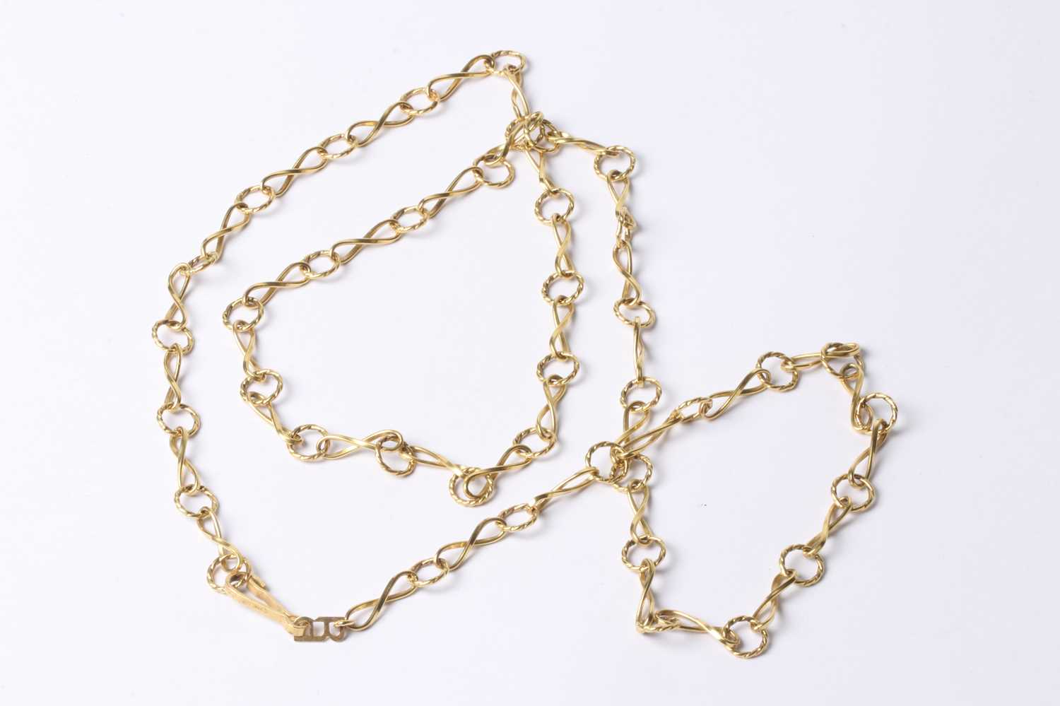 Lot 1023 - GOLD NECKLACE