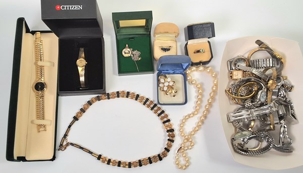 Lot 1097 - JEWELLERY