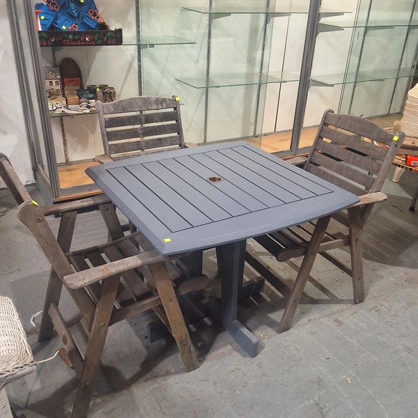 Lot 306 - OUTDOOR SETTING