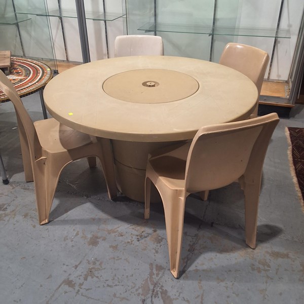 Lot 302 - OUTDOOR SET