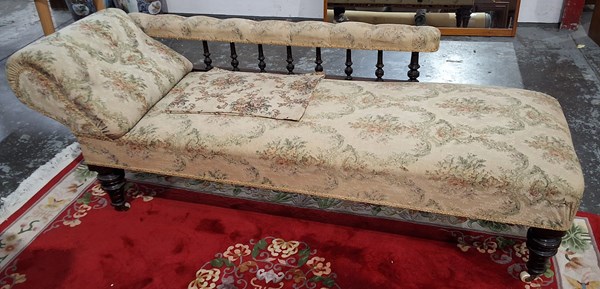 Lot 354 - CHAISE LOUNGE