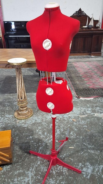 Lot 276 - DRESSMAKERS MANNEQUIN