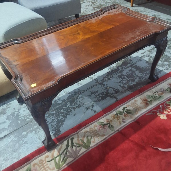 Lot 197 - COFFEE TABLE