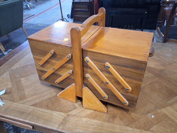 Lot 6 - SEWING CADDY