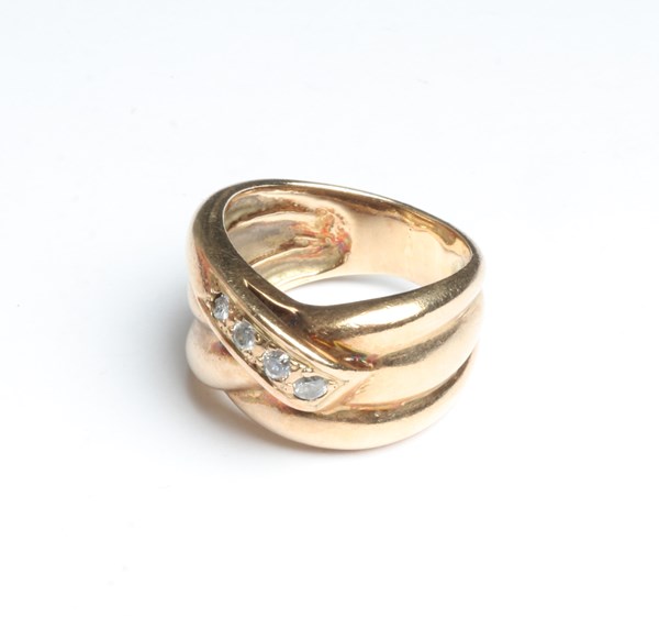 Lot 1001 - GOLD RING