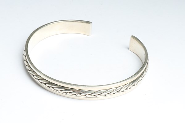 Lot 1056 - SILVER BANGLE