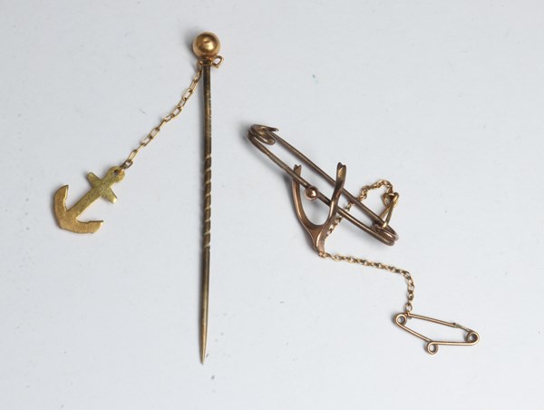 Lot 1036 - GOLD PINS