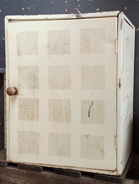 Lot 221 - HANGING MEAT SAFE