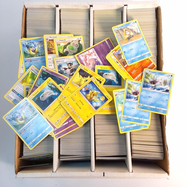 Lot 1289 - POKEMON CARDS