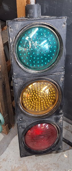 Lot 234 - TRAFFIC LIGHT