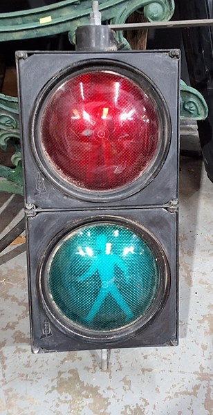 Lot 241 - TRAFFIC LIGHT