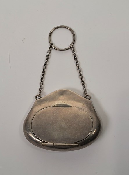 Lot 1070 - SILVER PURSE