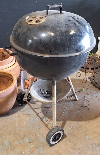 Lot 249 - KETTLE BBQ