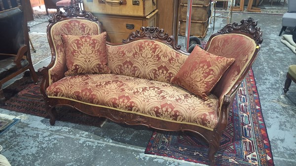 Lot 193 - SETTEE
