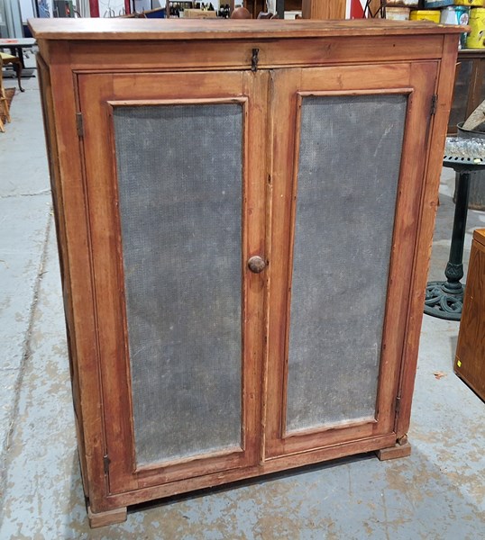 Lot 324 - MEAT SAFE