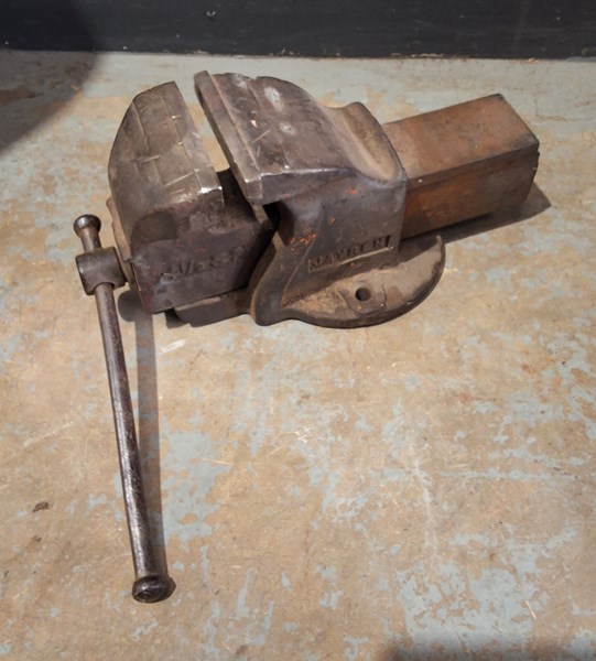 Lot 235 - VISE