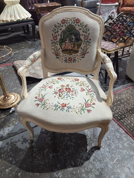 Lot 202 - BEDROOM CHAIR