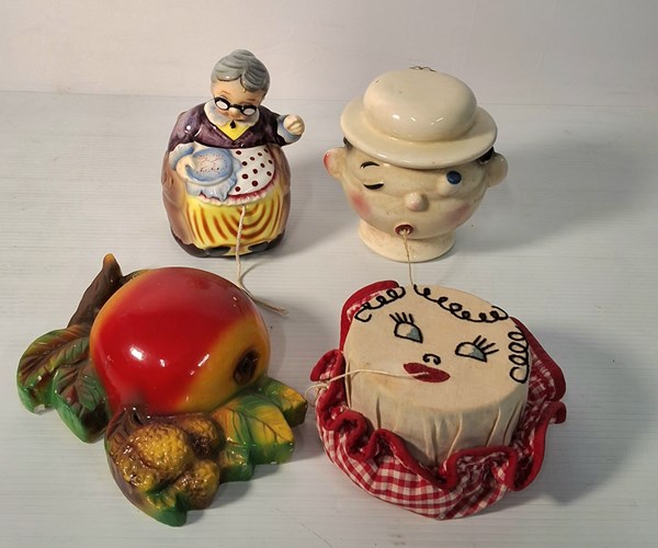 Lot 1387 - STRING HOLDERS