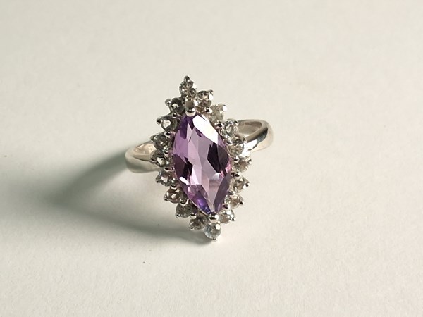 Lot 1010 - RING