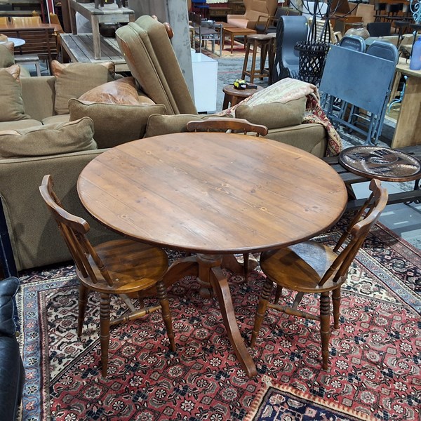 Lot 95 - PINE BREAKFAST SUITE