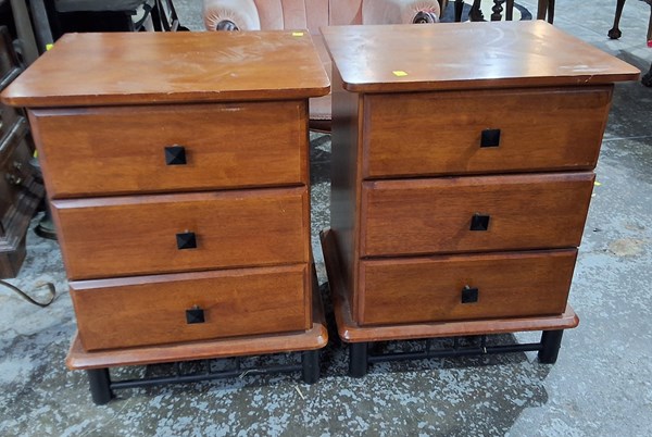 Lot 262 - BEDSIDES