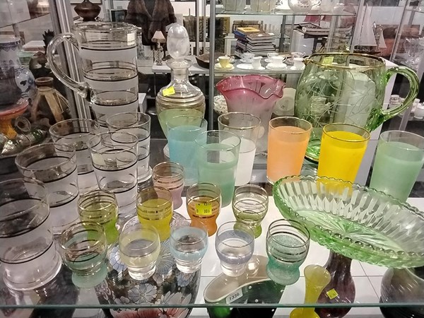 Lot 1415 - GLASSWARE